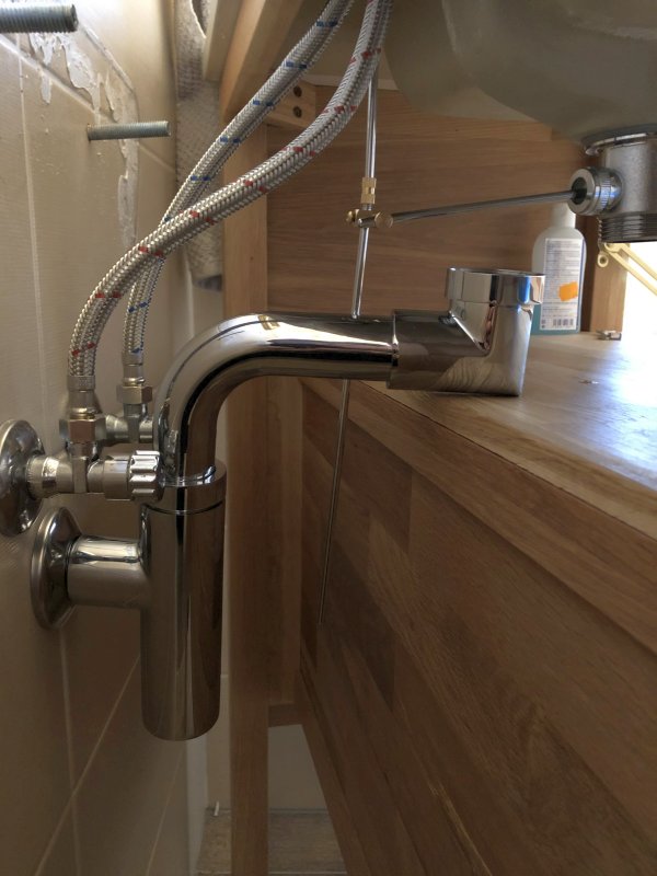 BAU.DE / BAU-Forum: 1. Bild zu Frage "Lauter Wasserabfluss nach neuem Siphon" im BAU-Forum "Sanit&auml;r, Bad, Dusche, WC"