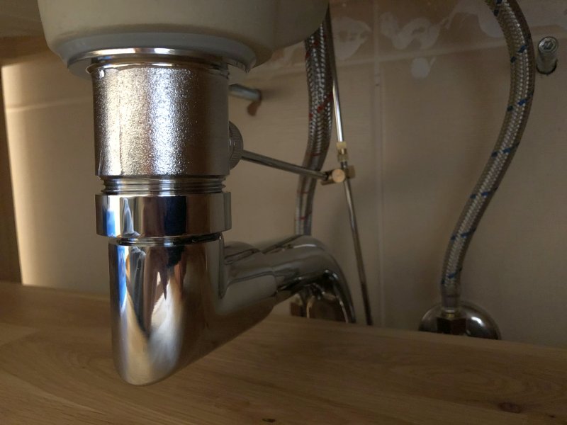 BAU.DE / BAU-Forum: 2. Bild zu Frage "Lauter Wasserabfluss nach neuem Siphon" im BAU-Forum "Sanit&auml;r, Bad, Dusche, WC"