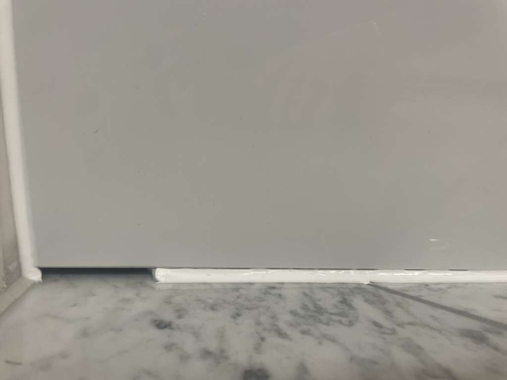 BAU.DE / BAU-Forum: 3. Bild zu Frage "Badewanne nicht komplett silikonieren: Wasserschadenrisiko, Abdichtung & Alternativen?" im BAU-Forum "Sanit&auml;r, Bad, Dusche, WC"