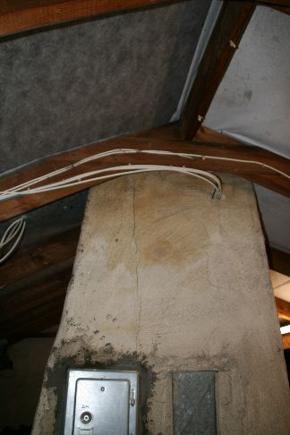 BAU.DE / BAU-Forum: 1. Bild zu Frage "Kamin au&szlig;en neu verputzen: Welcher Putz ist geeignet? Anleitung & Tipps" im BAU-Forum "Modernisierung / Sanierung / Bausch&auml;den"