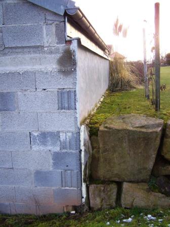 BAU.DE / BAU-Forum: 1. Bild zu Antwort "Wassereintritt Garage: Wasserfluss zwischen Wand und Abdichtung?" auf die Frage "Wasser in Garage: Ursachenforschung & Abdichtung &ndash; Was tun bei Wassereintritt?" im BAU-Forum "Modernisierung / Sanierung / Bausch&auml;den"