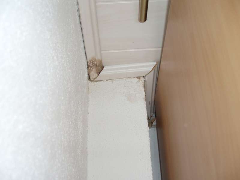 BAU.DE / BAU-Forum: 1. Bild zu Frage "Schwarze Verf&auml;rbung am Kamin der Brennwerttherme: Ursachen, Risiken & Sanierung?" im BAU-Forum "Modernisierung / Sanierung / Bausch&auml;den"