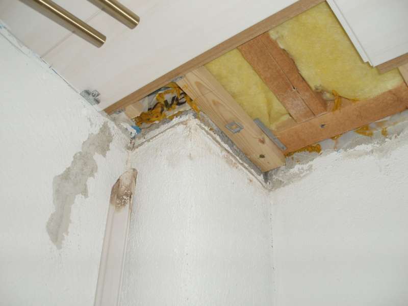 BAU.DE / BAU-Forum: 5. Bild zu Frage "Schwarze Verf&auml;rbung am Kamin der Brennwerttherme: Ursachen, Risiken & Sanierung?" im BAU-Forum "Modernisierung / Sanierung / Bausch&auml;den"