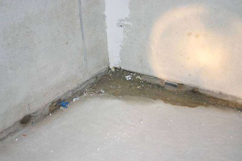 BAU.DE / BAU-Forum: 1. Bild zu Antwort "neuer Versuch Bild" auf die Frage "Feuchtigkeit in D&auml;mmung DHH: Ursachen, Folgen & Sanierungskosten?" im BAU-Forum "Modernisierung / Sanierung / Bausch&auml;den"