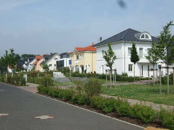 BAU.DE / BAU-Forum: 1. Bild zu Antwort "Diktatur des Bauens: Kritik an einheitlichen Fassadend&auml;mmungen" auf die Frage "Reihenendhaus sanieren: Welche Ma&szlig;nahmen lohnen sich wirklich? Kosten, D&auml;mmung & Heizung" im BAU-Forum "Modernisierung / Sanierung / Bausch&auml;den"