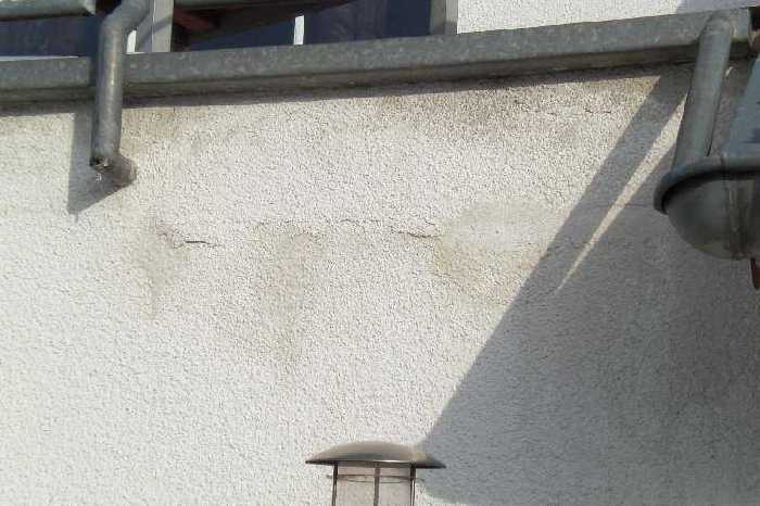 BAU.DE / BAU-Forum: 2. Bild zu Frage "Undichte Balkonfugen: Feuchtigkeit im Putz? Ursachen, Sanierung & Kosten" im BAU-Forum "Modernisierung / Sanierung / Bausch&auml;den"