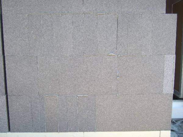 BAU.DE / BAU-Forum: 1. Bild zu Antwort "Fassadenrisse: Qualit&auml;tseinsparung bei steigenden Materialpreisen?" auf die Frage "Fassadenrisse im Neubau: Ursachen, Sanierungskosten & Gew&auml;hrleistungsanspr&uuml;che?" im BAU-Forum "Modernisierung / Sanierung / Bausch&auml;den"