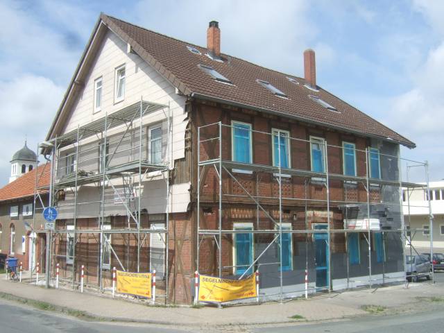 BAU.DE / BAU-Forum: 1. Bild zu Antwort "Baukultur vs. D&auml;mmbaustil: Zerst&ouml;rung des Stadtbilds?" auf die Frage "Fassade verputzen ohne D&auml;mmung: Kosten, Risiken & Alternativen f&uuml;r Altbau?" im BAU-Forum "Modernisierung / Sanierung / Bausch&auml;den"