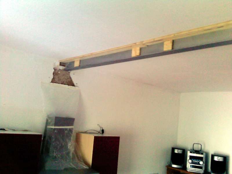 BAU.DE / BAU-Forum: 2. Bild zu Antwort "IPE 140: Bilder vom Einbau &ndash; Rostschutz & Betonierung" auf die Frage "Statik IPE 120 Tr&auml;ger f&uuml;r Holzbalkendecke: Tragkraft, Durchbiegung & Montage im Altbau?" im BAU-Forum "Modernisierung / Sanierung / Bausch&auml;den"