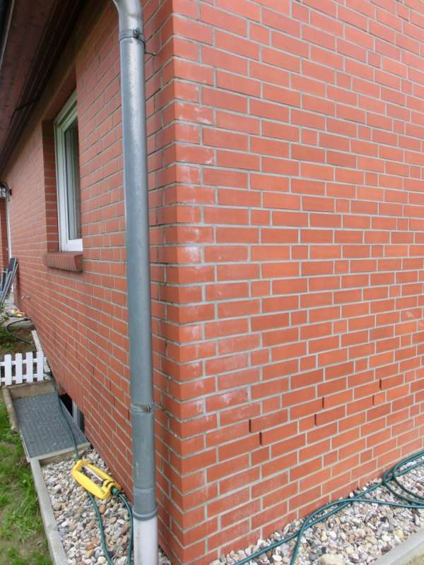 BAU.DE / BAU-Forum: 1. Bild zu Frage "Feuchte Kellerwand sanieren: Ursachen, Kosten & Ma&szlig;nahmen gegen N&auml;sse?" im BAU-Forum "Modernisierung / Sanierung / Bausch&auml;den"