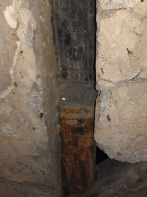 BAU.DE / BAU-Forum: 2. Bild zu Frage "Morschen Balken an Au&szlig;enwand erneuern: Kosten, Vorgehen & Risiken?" im BAU-Forum "Modernisierung / Sanierung / Bausch&auml;den"