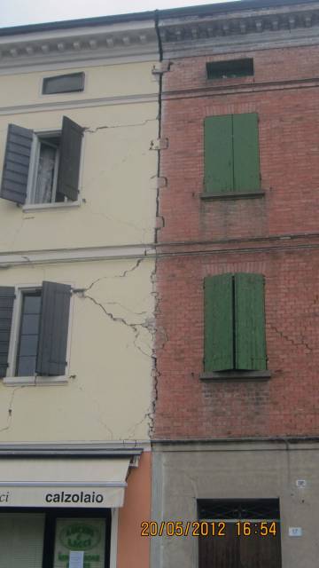 BAU.DE / BAU-Forum: 1. Bild zu Antwort "Update: Statiker begutachtet Erdbebenschaden am Haus" auf die Frage "Erdbebenschaden am Haus: Statiker-Gutachten, Risikobewertung & Sanierungskosten?" im BAU-Forum "Modernisierung / Sanierung / Bausch&auml;den"