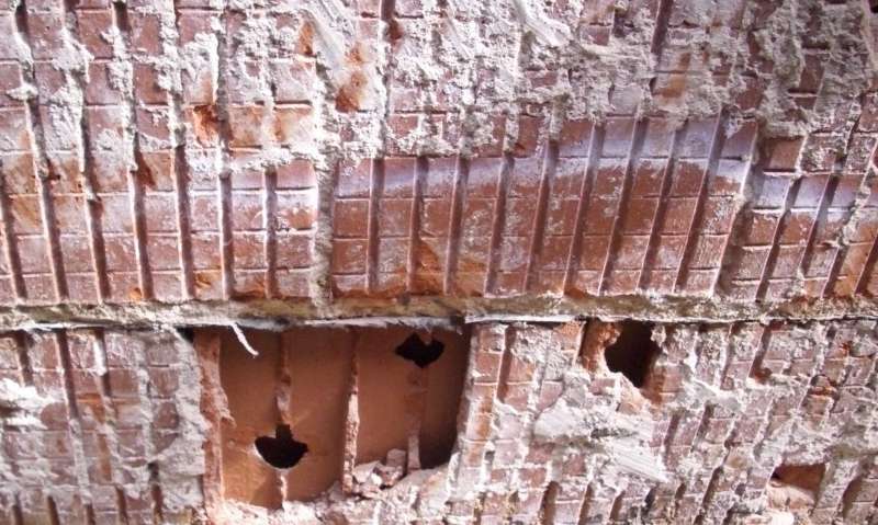 BAU.DE / BAU-Forum: 2. Bild zu Frage "Bodenplatte Abdichtungsprobleme: Ursachen, Sanierung & Kosten bei Altbau?" im BAU-Forum "Modernisierung / Sanierung / Bausch&auml;den"