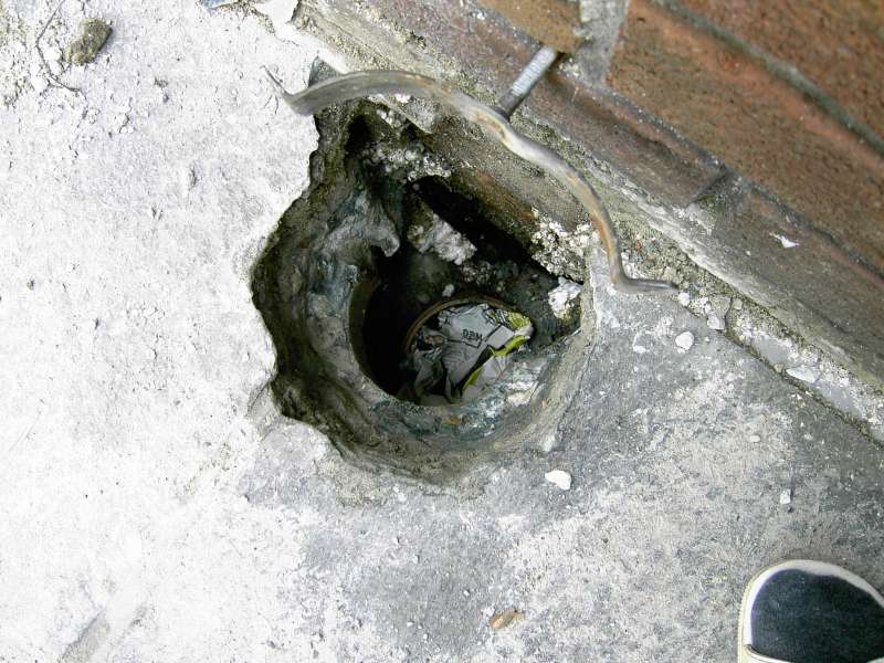 BAU.DE / BAU-Forum: 1. Bild zu Frage "Wasserschaden im Keller: Ursachen, Folgen & Sanierungskosten nach Fallrohr-Fehler?" im BAU-Forum "Modernisierung / Sanierung / Bausch&auml;den"