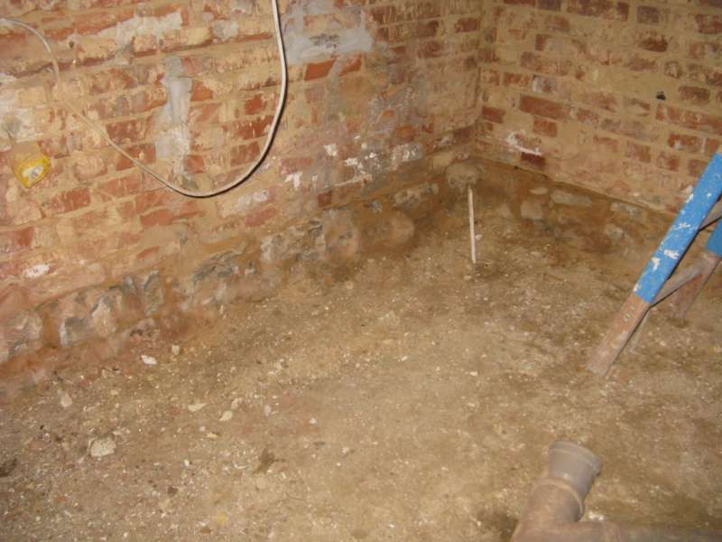 BAU.DE / BAU-Forum: 1. Bild zu Antwort "Horizontalsperre im Altbau: Erste Bilder und Einsch&auml;tzung" auf die Frage "Hausbau: Baujahr, Baum&auml;ngel & Sanierungskosten &ndash; Was tun bei Problemen?" im BAU-Forum "Modernisierung / Sanierung / Bausch&auml;den"