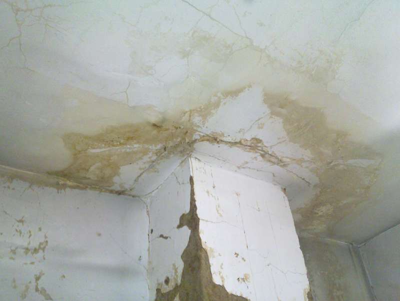 BAU.DE / BAU-Forum: 3. Bild zu Frage "Decke erneuern / Aufbau einer Decke?" im BAU-Forum "Modernisierung / Sanierung / Bausch&auml;den"