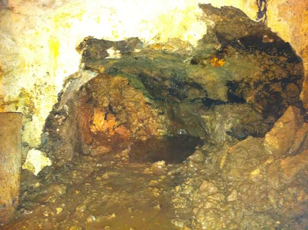 BAU.DE / BAU-Forum: 1. Bild zu Frage "Nasser Keller & feuchte Wände im Altbau (1911): Ursachen, Sanierung & Kosten?" im BAU-Forum "Modernisierung / Sanierung / Bauschäden" BAU.DE / BAU-Forum: 1. Bild zu Frage "Nasser Keller & feuchte Wände im Altbau (1911): Ursachen, Sanierung & Kosten?" im BAU-Forum "Modernisierung / Sanierung / Bauschäden"