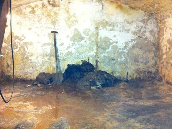 BAU.DE / BAU-Forum: 2. Bild zu Frage "Nasser Keller & feuchte Wände im Altbau (1911): Ursachen, Sanierung & Kosten?" im BAU-Forum "Modernisierung / Sanierung / Bauschäden" BAU.DE / BAU-Forum: 2. Bild zu Frage "Nasser Keller & feuchte Wände im Altbau (1911): Ursachen, Sanierung & Kosten?" im BAU-Forum "Modernisierung / Sanierung / Bauschäden"