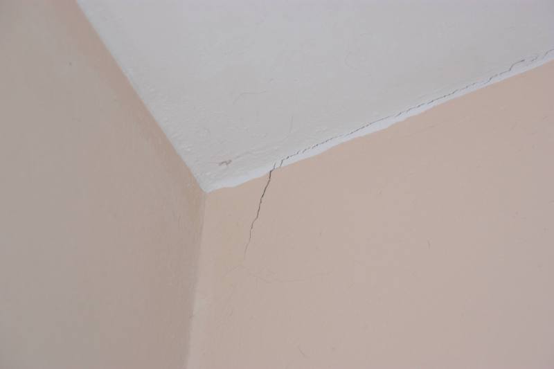 BAU.DE / BAU-Forum: 3. Bild zu Frage "Setzrisse im Haus: Ursachen, Bewertung & Maßnahmen – Ist das noch normal?" im BAU-Forum "Modernisierung / Sanierung / Bauschäden" BAU.DE / BAU-Forum: 3. Bild zu Frage "Setzrisse im Haus: Ursachen, Bewertung & Maßnahmen – Ist das noch normal?" im BAU-Forum "Modernisierung / Sanierung / Bauschäden"