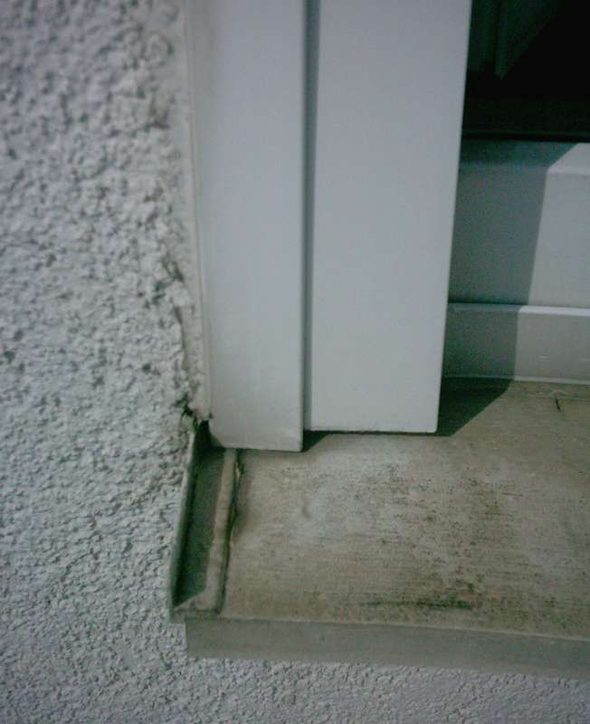 BAU.DE / BAU-Forum: 1. Bild zu Antwort "Hallo Herr Schrage, vielen Dank f&uuml;r Ihre..." auf die Frage "Feuchtigkeit Ecke Fensterbank: Ursachen erkennen & Sch&auml;den durch eindringendes Wasser?" im BAU-Forum "Modernisierung / Sanierung / Bausch&auml;den"