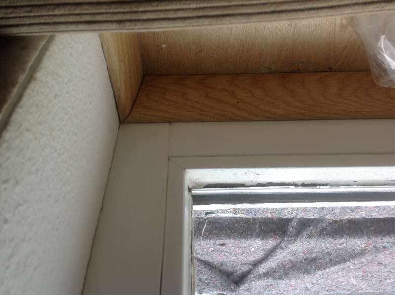 BAU.DE / BAU-Forum: 3. Bild zu Frage "Glastisch nach Reparaturarbeiten" im BAU-Forum "Modernisierung / Sanierung / Bausch&auml;den"