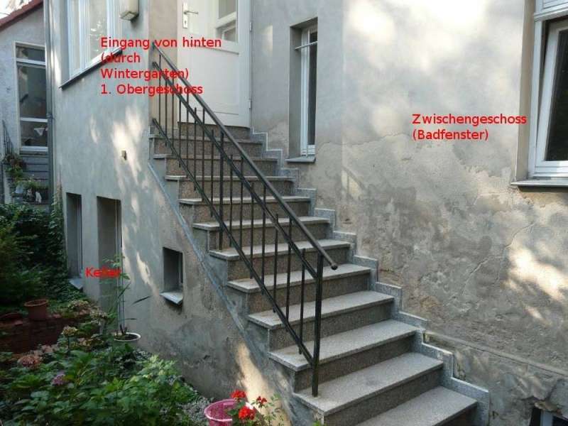 BAU.DE / BAU-Forum: 1. Bild zu Frage "Feuchte Außenwand an Treppe & Keller: Ursachen, Sanierungskosten & Dringlichkeit?" im BAU-Forum "Modernisierung / Sanierung / Bauschäden" BAU.DE / BAU-Forum: 1. Bild zu Frage "Feuchte Außenwand an Treppe & Keller: Ursachen, Sanierungskosten & Dringlichkeit?" im BAU-Forum "Modernisierung / Sanierung / Bauschäden"