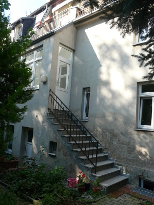 BAU.DE / BAU-Forum: 2. Bild zu Frage "Feuchte Außenwand an Treppe & Keller: Ursachen, Sanierungskosten & Dringlichkeit?" im BAU-Forum "Modernisierung / Sanierung / Bauschäden" BAU.DE / BAU-Forum: 2. Bild zu Frage "Feuchte Außenwand an Treppe & Keller: Ursachen, Sanierungskosten & Dringlichkeit?" im BAU-Forum "Modernisierung / Sanierung / Bauschäden"