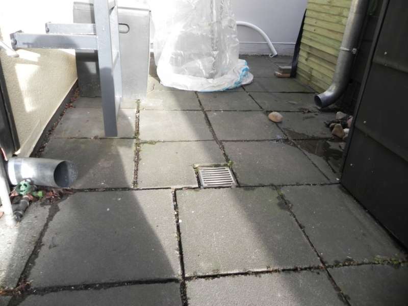 BAU.DE / BAU-Forum: 1. Bild zu Frage "Dachentw&auml;sserung &uuml;ber Dachterrasse" im BAU-Forum "Modernisierung / Sanierung / Bausch&auml;den"