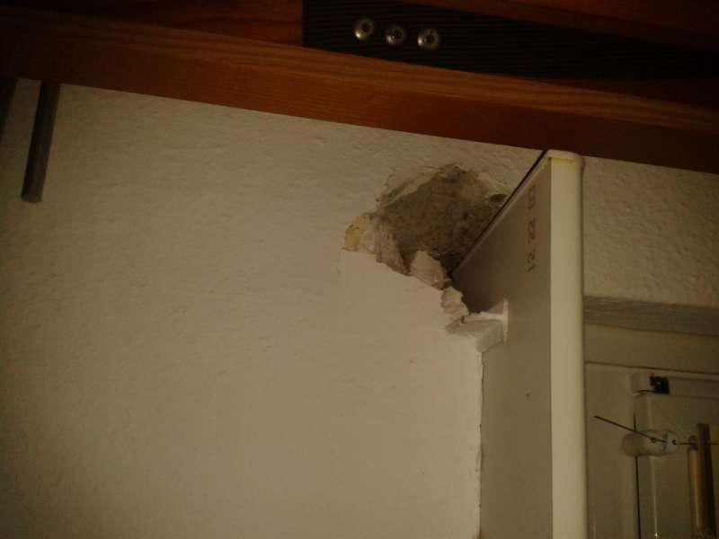 BAU.DE / BAU-Forum: 2. Bild zu Frage "WDVS-Schaden gef&auml;hrlich?" im BAU-Forum "Modernisierung / Sanierung / Bausch&auml;den"