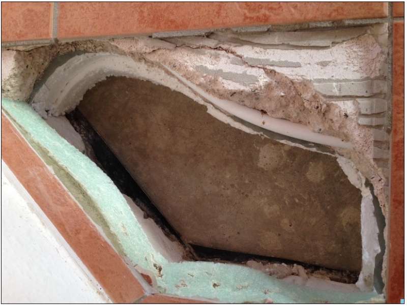 BAU.DE / BAU-Forum: 1. Bild zu Frage "Bodenplatte feucht (Einfamilienhaus, Baujahr 2009)" im BAU-Forum "Modernisierung / Sanierung / Bauschäden" BAU.DE / BAU-Forum: 1. Bild zu Frage "Bodenplatte feucht (Einfamilienhaus, Baujahr 2009)" im BAU-Forum "Modernisierung / Sanierung / Bauschäden"