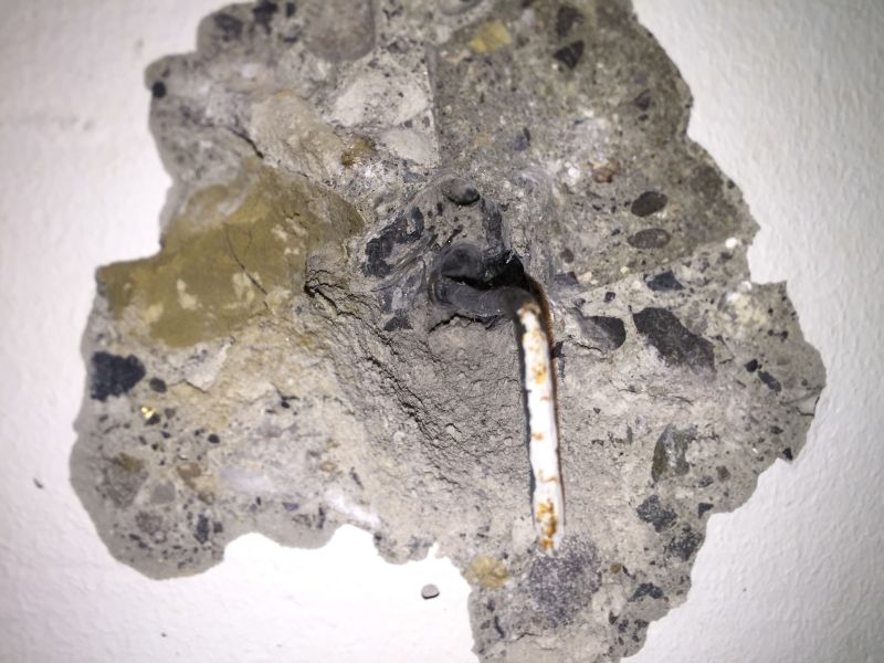 BAU.DE / BAU-Forum: 1. Bild zu Frage "Was ist das? Armierungs-Nagel?" im BAU-Forum "Modernisierung / Sanierung / Bauschäden" BAU.DE / BAU-Forum: 1. Bild zu Frage "Was ist das? Armierungs-Nagel?" im BAU-Forum "Modernisierung / Sanierung / Bauschäden"