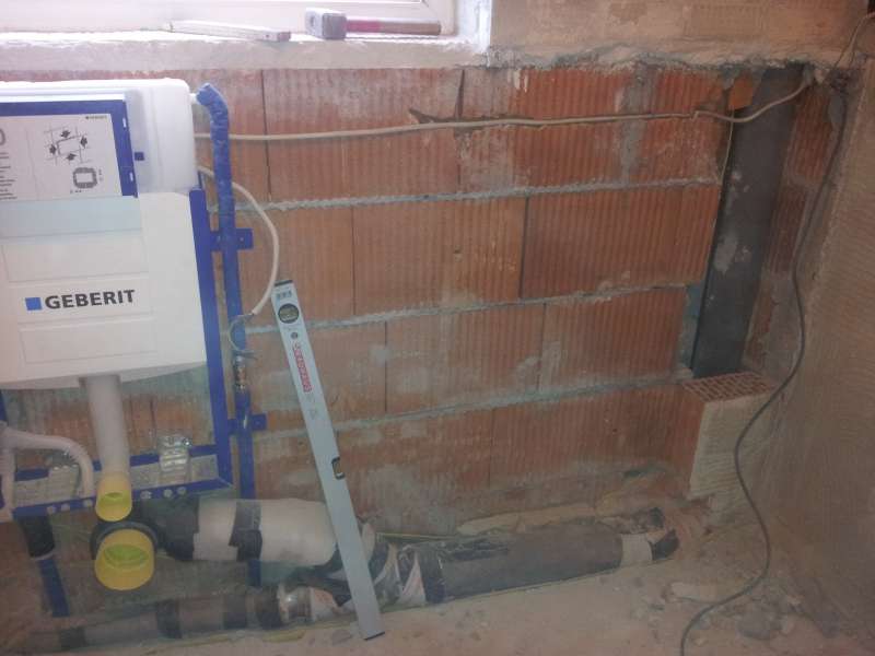 BAU.DE / BAU-Forum: 1. Bild zu Frage "HT Rohr in Außenwand => Wie Ausbruch verschließen?" im BAU-Forum "Modernisierung / Sanierung / Bauschäden" BAU.DE / BAU-Forum: 1. Bild zu Frage "HT Rohr in Außenwand => Wie Ausbruch verschließen?" im BAU-Forum "Modernisierung / Sanierung / Bauschäden"