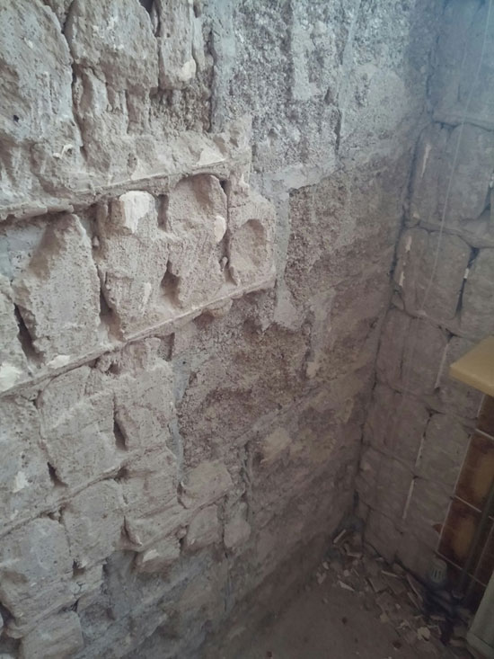 BAU.DE / BAU-Forum: 1. Bild zu Frage "Wand auffüllen nach Fliesenentfernung" im BAU-Forum "Modernisierung / Sanierung / Bauschäden" BAU.DE / BAU-Forum: 1. Bild zu Frage "Wand auffüllen nach Fliesenentfernung" im BAU-Forum "Modernisierung / Sanierung / Bauschäden"