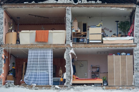 BAU.DE / BAU-Forum: 3. Bild zu Antwort "Deckenstabilität?" auf die Frage "Tragende Wand: Standsicherheit prüfen & wiederherstellen – Ursachen, Risiken & Kosten?" im BAU-Forum "Modernisierung / Sanierung / Bauschäden" BAU.DE / BAU-Forum: 3. Bild zu Antwort "Deckenstabilität?" auf die Frage "Tragende Wand: Standsicherheit prüfen & wiederherstellen – Ursachen, Risiken & Kosten?" im BAU-Forum "Modernisierung / Sanierung / Bauschäden"