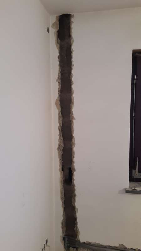 BAU.DE / BAU-Forum: 1. Bild zu Frage "Abwasserrohr und Steigleitung aus Außenwand entfernt - wie Schlitze verschließen?" im BAU-Forum "Modernisierung / Sanierung / Bauschäden" BAU.DE / BAU-Forum: 1. Bild zu Frage "Abwasserrohr und Steigleitung aus Außenwand entfernt - wie Schlitze verschließen?" im BAU-Forum "Modernisierung / Sanierung / Bauschäden"