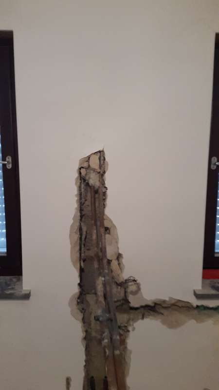 BAU.DE / BAU-Forum: 2. Bild zu Frage "Abwasserrohr und Steigleitung aus Außenwand entfernt - wie Schlitze verschließen?" im BAU-Forum "Modernisierung / Sanierung / Bauschäden" BAU.DE / BAU-Forum: 2. Bild zu Frage "Abwasserrohr und Steigleitung aus Außenwand entfernt - wie Schlitze verschließen?" im BAU-Forum "Modernisierung / Sanierung / Bauschäden"