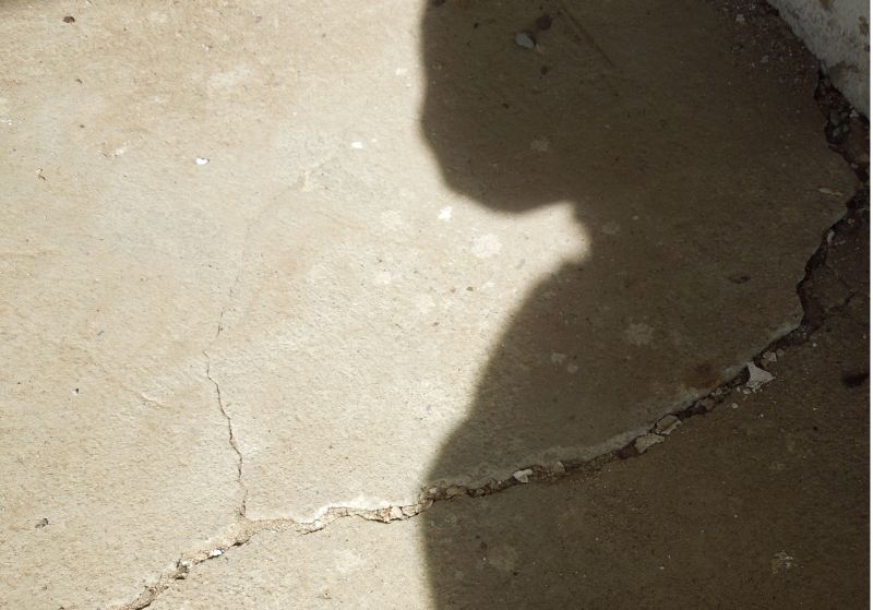 BAU.DE / BAU-Forum: 1. Bild zu Antwort "Danke für die Antworten" auf die Frage "Risse in Garagenwand: Standfestigkeit gefährdet? Ursachen, Reparatur & Kosten" im BAU-Forum "Modernisierung / Sanierung / Bauschäden" BAU.DE / BAU-Forum: 1. Bild zu Antwort "Danke für die Antworten" auf die Frage "Risse in Garagenwand: Standfestigkeit gefährdet? Ursachen, Reparatur & Kosten" im BAU-Forum "Modernisierung / Sanierung / Bauschäden"