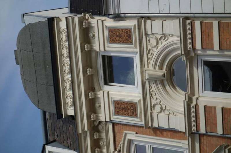 BAU.DE / BAU-Forum: 1. Bild zu Frage "Riss in Gründerzeitfassaden-Verzierung" im BAU-Forum "Modernisierung / Sanierung / Bauschäden" BAU.DE / BAU-Forum: 1. Bild zu Frage "Riss in Gründerzeitfassaden-Verzierung" im BAU-Forum "Modernisierung / Sanierung / Bauschäden"