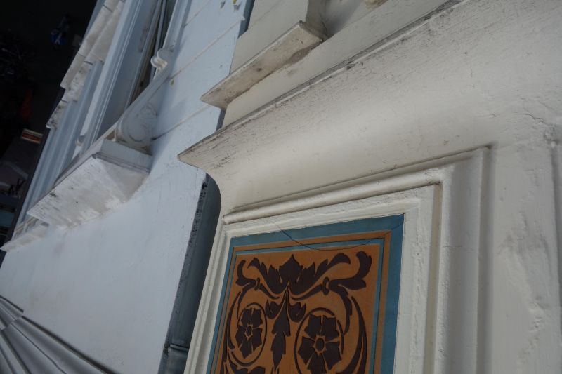 BAU.DE / BAU-Forum: 2. Bild zu Frage "Riss in Gründerzeitfassaden-Verzierung" im BAU-Forum "Modernisierung / Sanierung / Bauschäden" BAU.DE / BAU-Forum: 2. Bild zu Frage "Riss in Gründerzeitfassaden-Verzierung" im BAU-Forum "Modernisierung / Sanierung / Bauschäden"