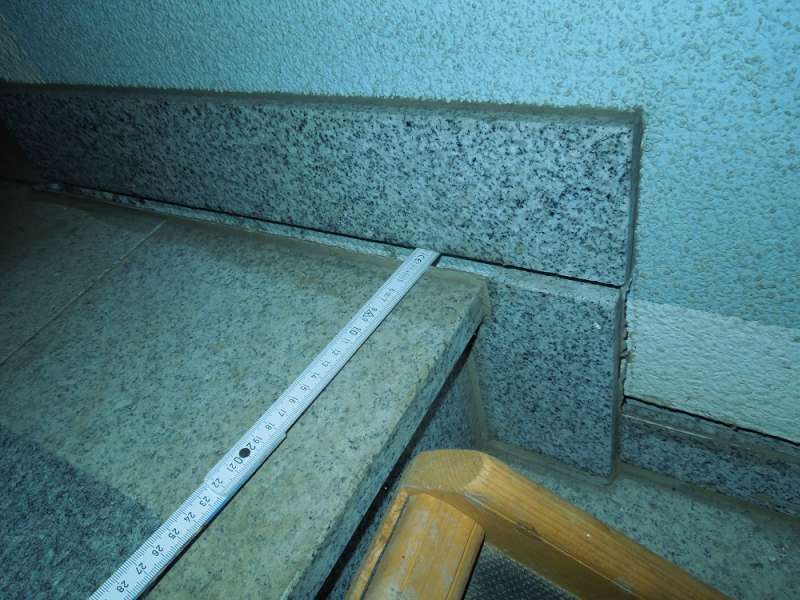 BAU.DE / BAU-Forum: 3. Bild zu Frage "Außenstiege "geht weg" bzw. kippt" im BAU-Forum "Modernisierung / Sanierung / Bauschäden" BAU.DE / BAU-Forum: 3. Bild zu Frage "Außenstiege "geht weg" bzw. kippt" im BAU-Forum "Modernisierung / Sanierung / Bauschäden"