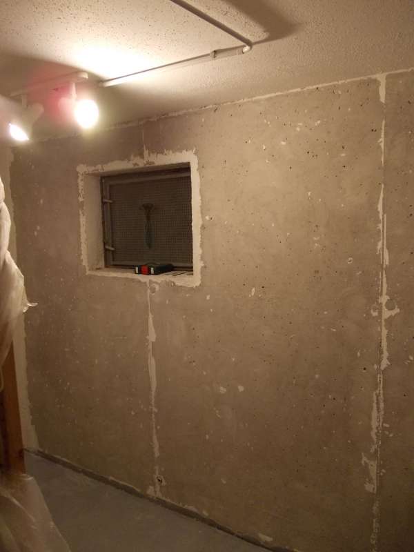 BAU.DE / BAU-Forum: 1. Bild zu Frage "Schlitz f&uuml;r Kabel in Betondecke" im BAU-Forum "Modernisierung / Sanierung / Bausch&auml;den"