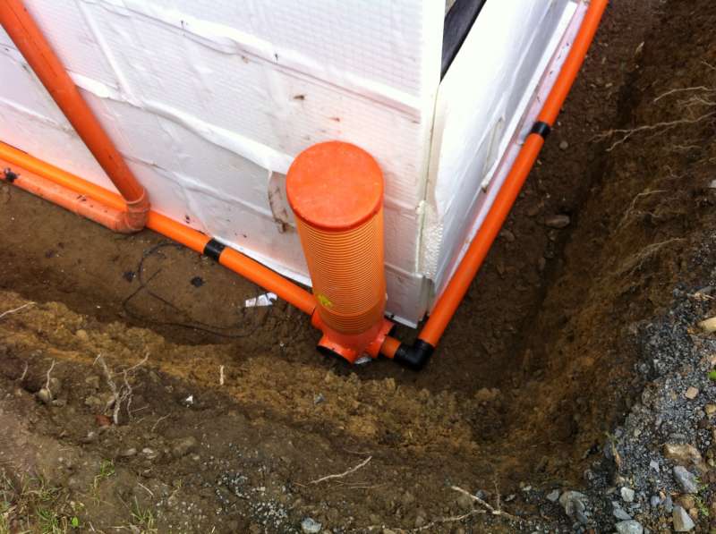 BAU.DE / BAU-Forum: 1. Bild zu Frage "Feuchtigkeit in der Kellerwohnung trotz Drainage, Was tun?" im BAU-Forum "Modernisierung / Sanierung / Bausch&auml;den"