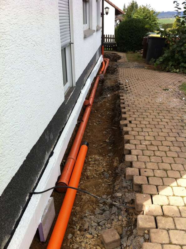 BAU.DE / BAU-Forum: 3. Bild zu Frage "Feuchtigkeit in der Kellerwohnung trotz Drainage, Was tun?" im BAU-Forum "Modernisierung / Sanierung / Bausch&auml;den"