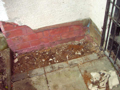 BAU.DE / BAU-Forum: 1. Bild zu Antwort "Zwischenstand: Fortschritte bei der Sockelreparatur" auf die Frage "Haftbr&uuml;cke statt Dichtschl&auml;mme: Risiken, Anwendungsbereiche & Alternativen im Vergleich?" im BAU-Forum "Modernisierung / Sanierung / Bausch&auml;den"