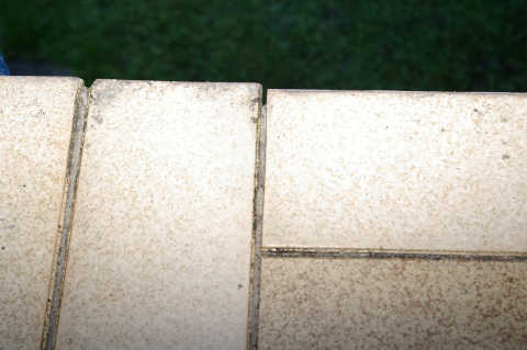 BAU.DE / BAU-Forum: 3. Bild zu Frage "Balkonsanierung: womit Fliesenfugen reparieren?" im BAU-Forum "Modernisierung / Sanierung / Bausch&auml;den"