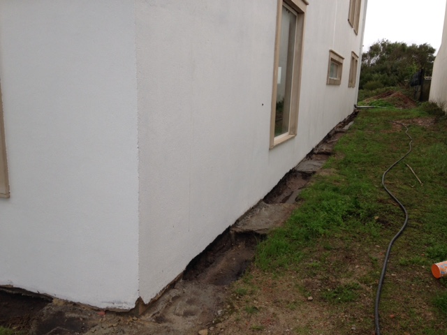 BAU.DE / BAU-Forum: 2. Bild zu Frage "Drainage, Pflastern oder gar nichts machen?" im BAU-Forum "Modernisierung / Sanierung / Bausch&auml;den"