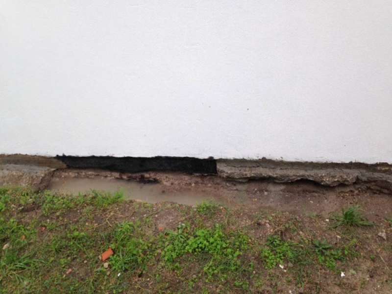 BAU.DE / BAU-Forum: 3. Bild zu Frage "Drainage, Pflastern oder gar nichts machen?" im BAU-Forum "Modernisierung / Sanierung / Bausch&auml;den"