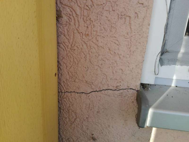 BAU.DE / BAU-Forum: 2. Bild zu Frage "durchgehender Wandriss an tragender Wand" im BAU-Forum "Modernisierung / Sanierung / Bausch&auml;den"