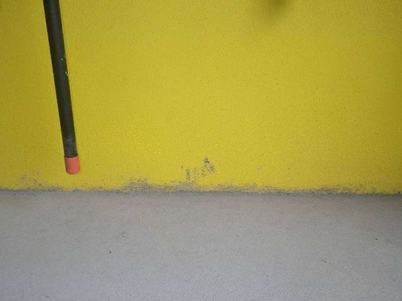 BAU.DE / BAU-Forum: 2. Bild zu Frage "Betonestrich an Putz gespritzt &nbsp;-&nbsp; abreinigungsf&auml;hig ohne Putzschaden?" im BAU-Forum "Modernisierung / Sanierung / Bausch&auml;den"