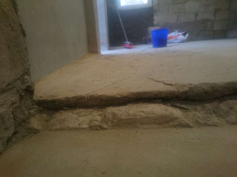 BAU.DE / BAU-Forum: 2. Bild zu Frage "Garage Bodenplatte abgesackt" im BAU-Forum "Modernisierung / Sanierung / Bausch&auml;den"